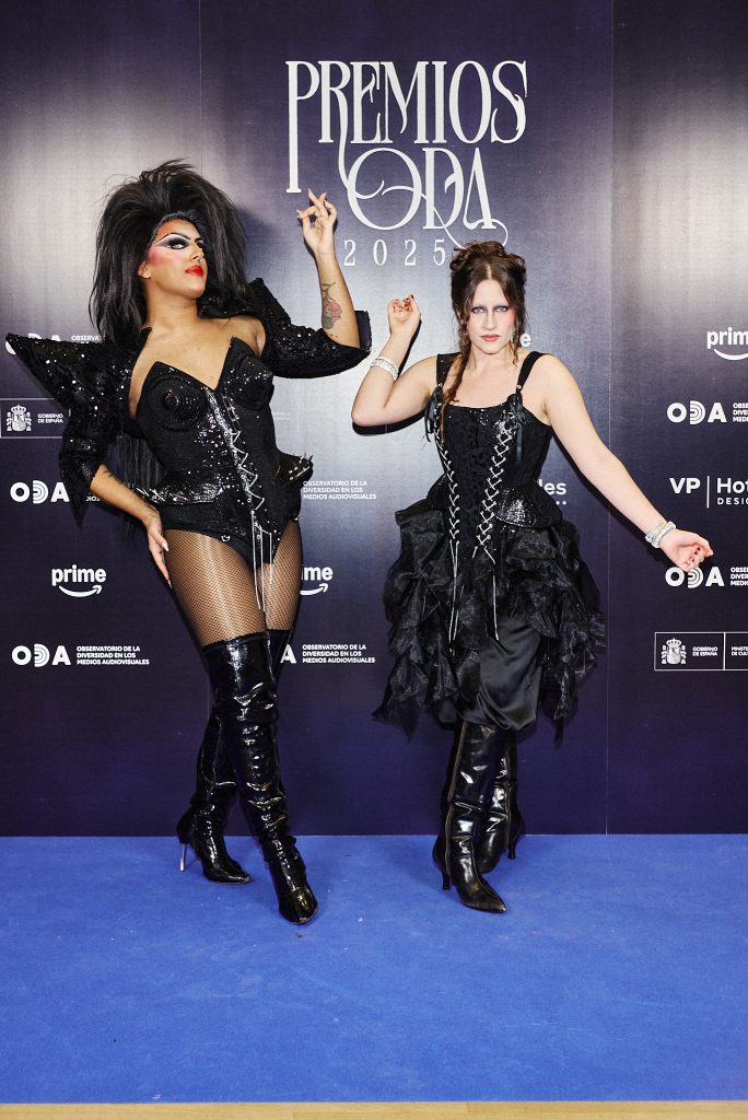 Jota Carajota y su corista Paola.