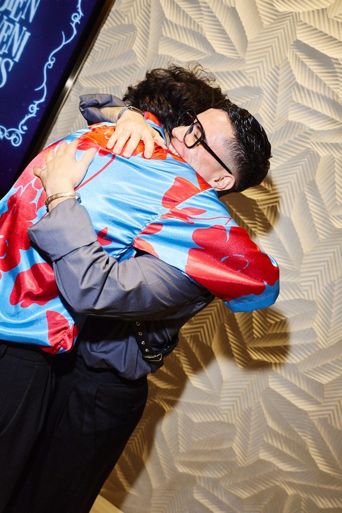 Afioco Gnecco tras recibir el premio.