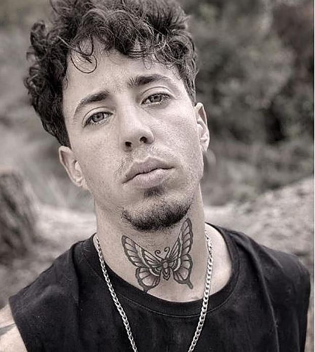 El activista y escritor Bruno León anuncia su embarazo