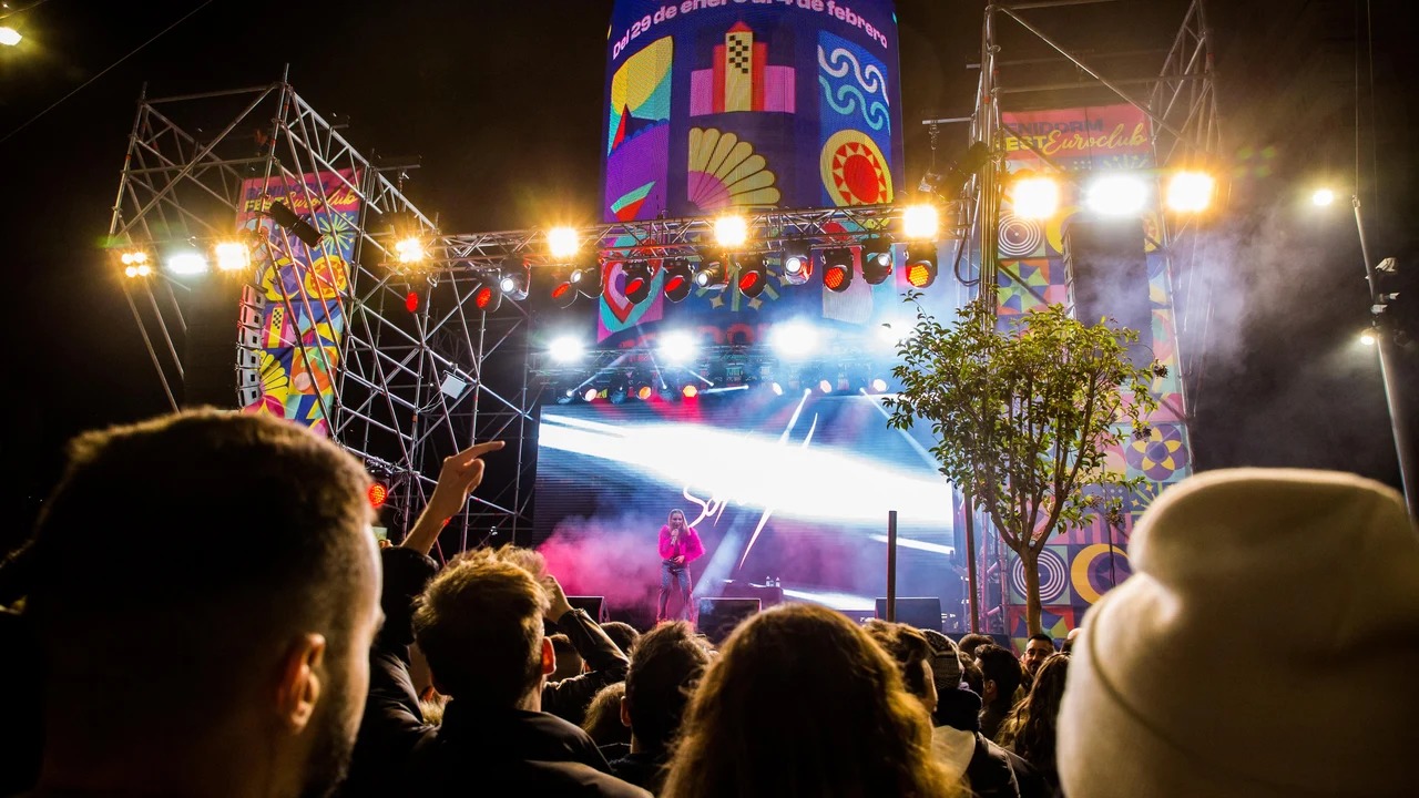 Guía LGTBQ+ de Benidorm: dónde salir de fiesta, ir de tapas y su playa nudista (durante el Benidorm Fest o en cualquier época del año)
