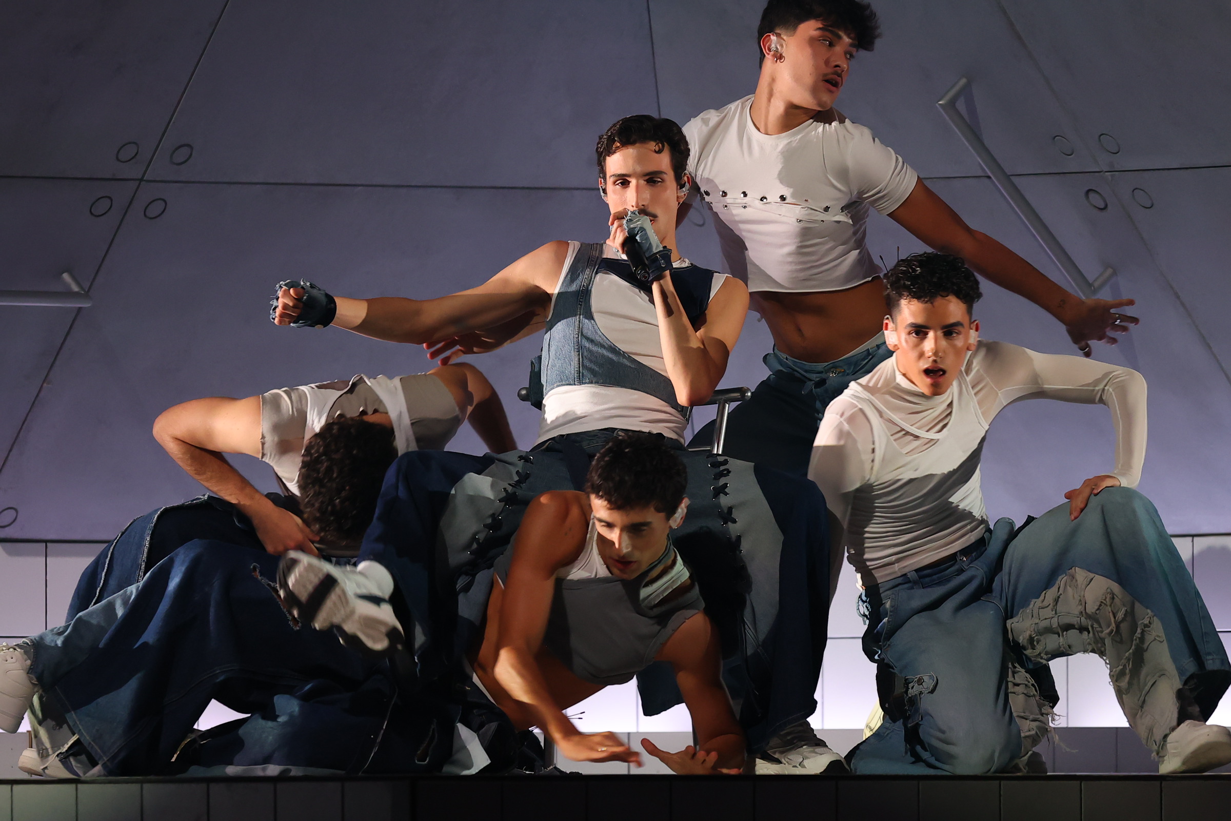 MAYO, lo más queer del Benidorm Fest: «A veces no te meten en un festival por ser un perfil muy LGTBI»