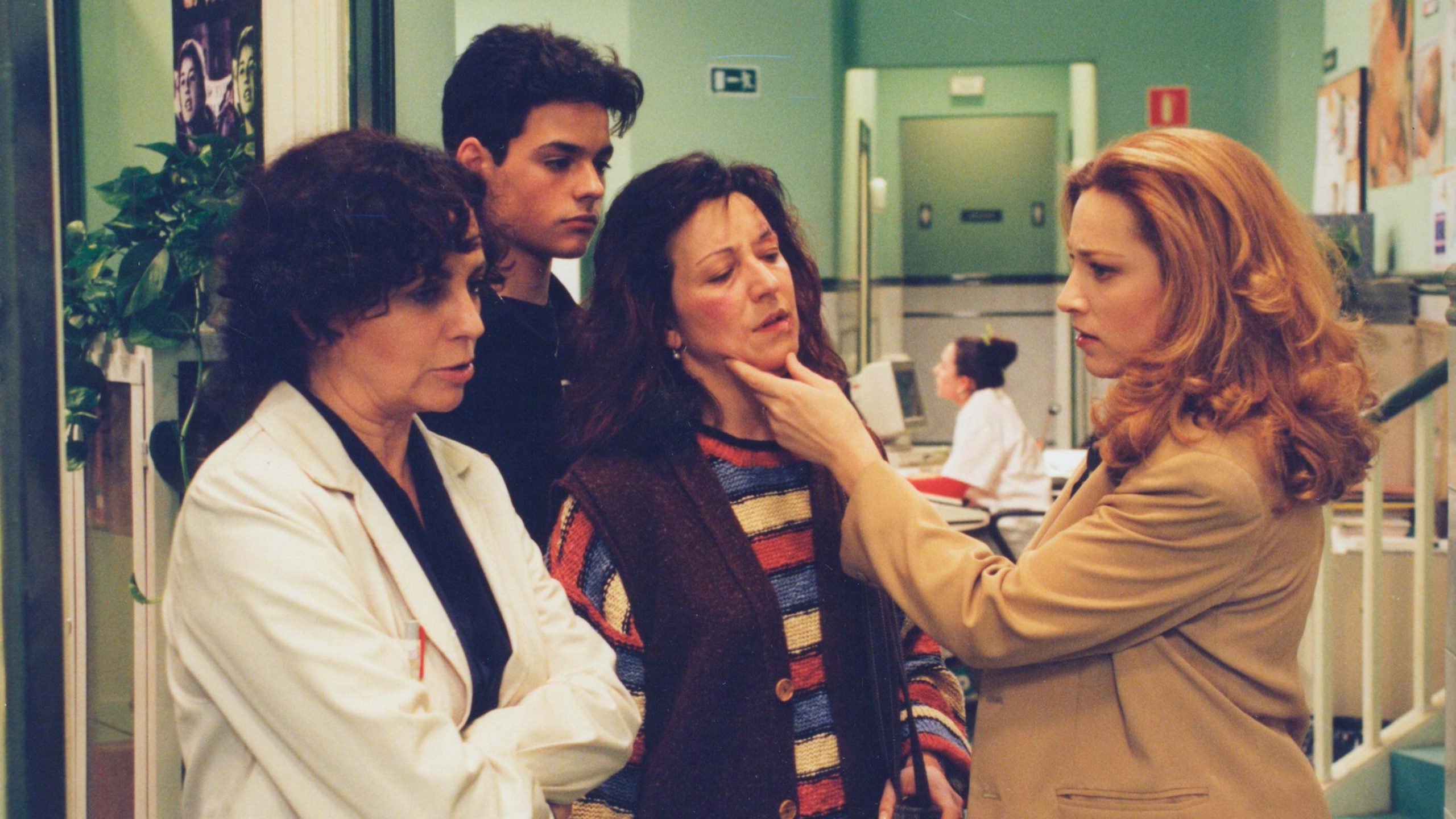 'Mar de dudas', la serie con la primera pareja lésbica de la televisión española que abrió camino en los 90