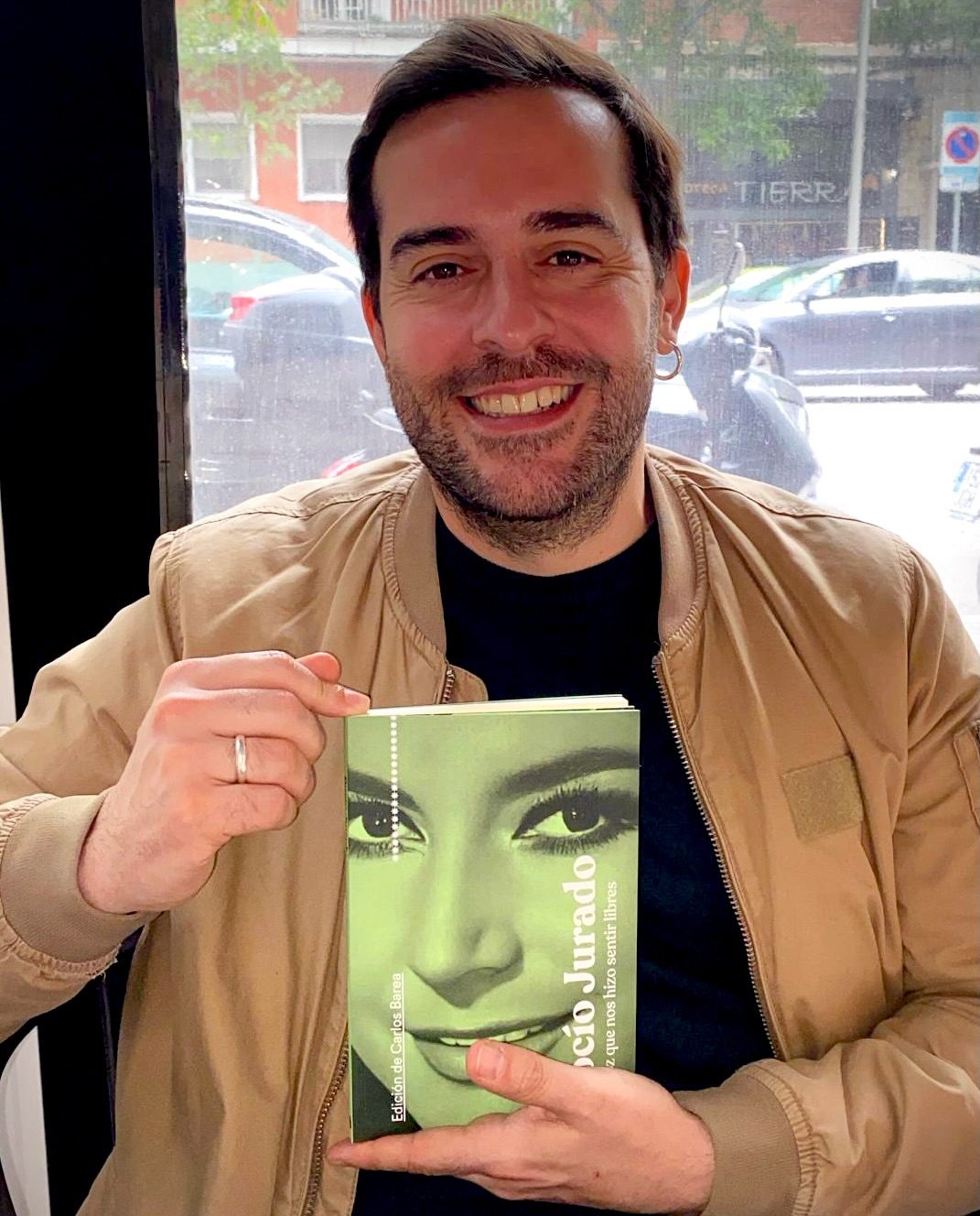 Progay, feminista y devota: Carlos Barea homenajea a Rocío Jurado en los 20 años de su fallecimiento