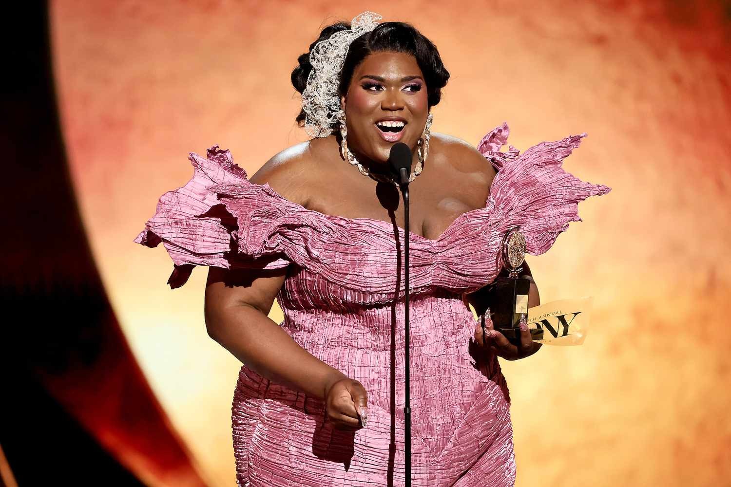 Qween Jean se convierte en la primera persona trans en ganar un Premio Tony