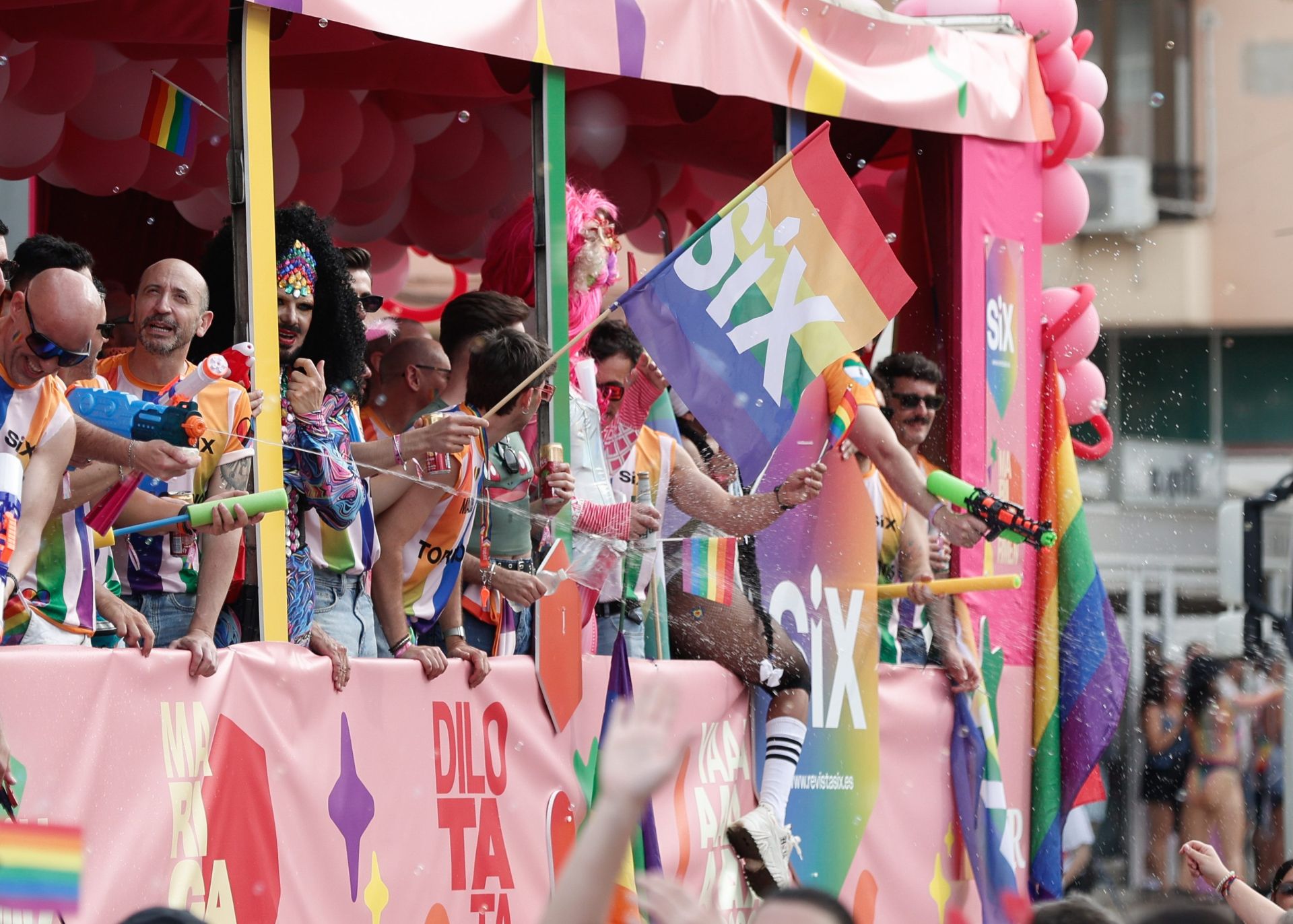 Más de 100.000 personas recorren las calles de Torremolinos por los derechos LGTBI