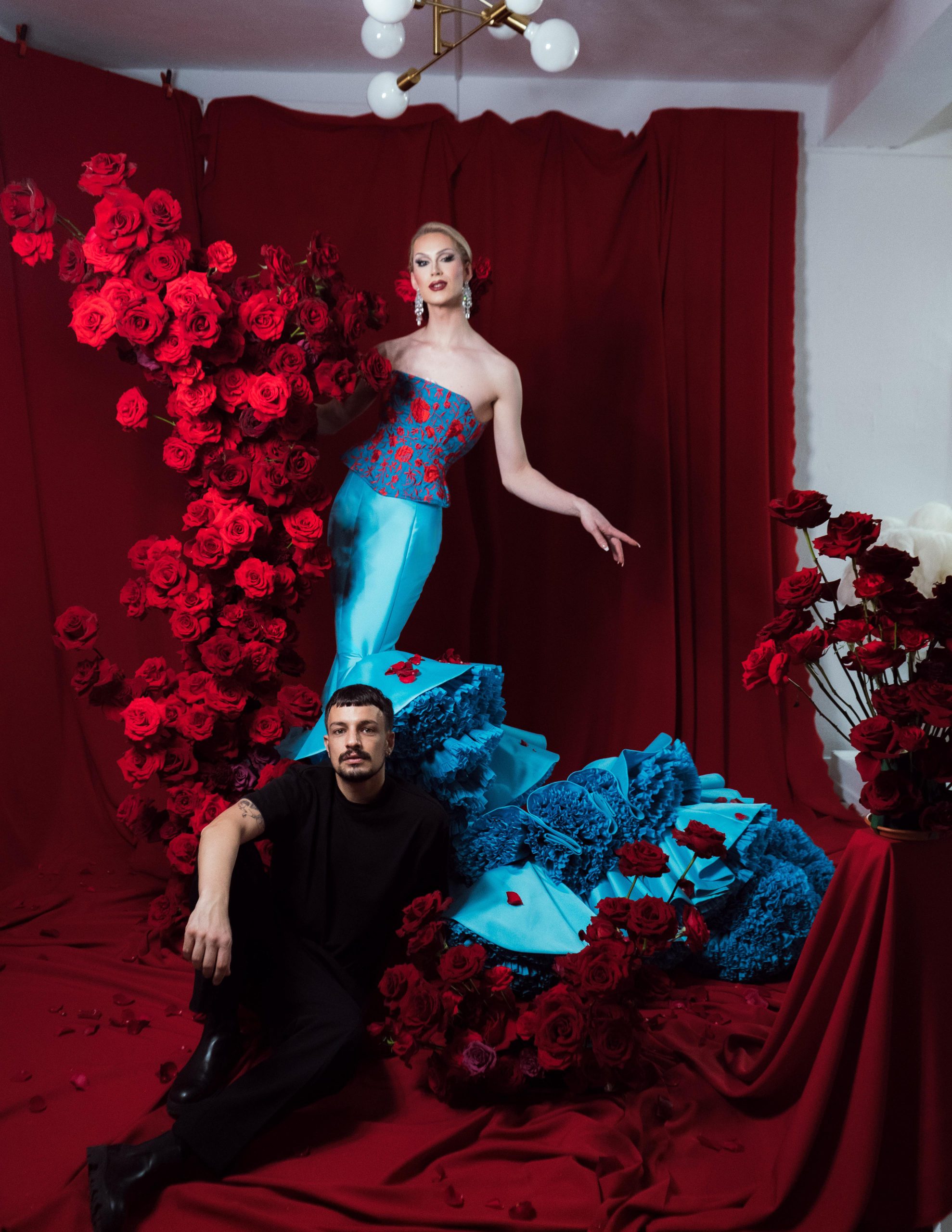 Pedro Béjar, diseñador: «No me molesta que un hombre lleve un vestido mío; la cultura flamenca abraza mucho el travestismo»